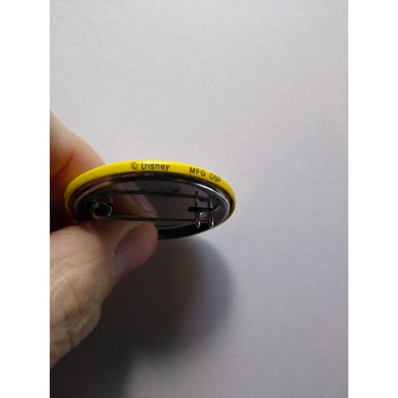 Dick Tracy Vintage Pinback Button Badge Disney Licensed Pin Original Hat Gun Tie - Picture 3 of 4